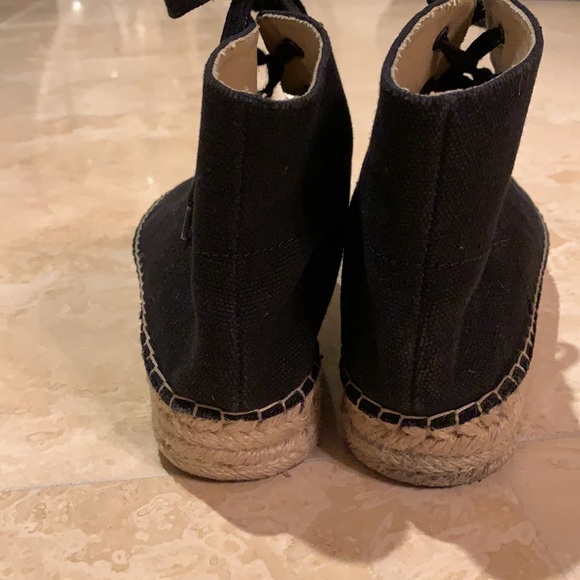 Urban Outfitters Regina Show Stopper Platform Shoe - Picture 4 of 5